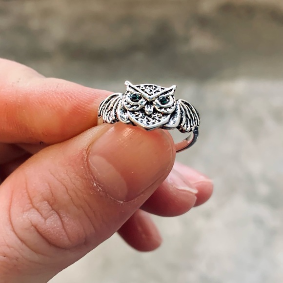 Owl Charm Retro Rustic Brushed Ring w/ Green CZ Eyes - Picture 4 of 5